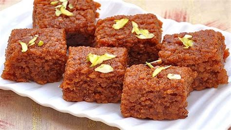 Dera Ghazi Khan's Sohan Halwa - A Sweet Symphony Where Creamy Texture Meets Nutty Delight!