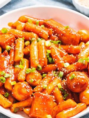 Gyeongsangdo Tteokbokki: A Spicy Symphony of Chewy Delight and Savory Depth!