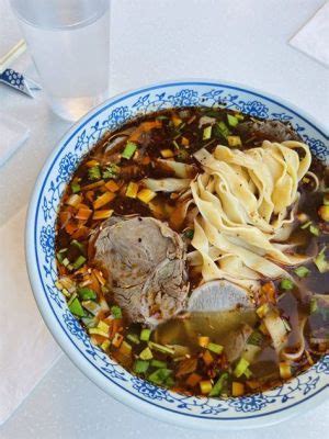  Hand-Pulled Lanzhou Noodles: What Happens When Silky Texture Meets Fiery Flavor?