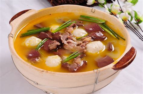  Jingzhou Duck Blood Vermicelli Soup: Can You Resist the Tangy Allure of this Crimson Delight?