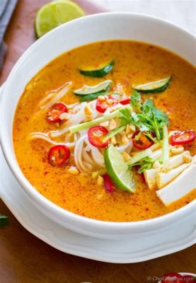  Laksa Johor: An Explosive Symphony of Creamy Coconut Milk and Spicy Seafood Broth!