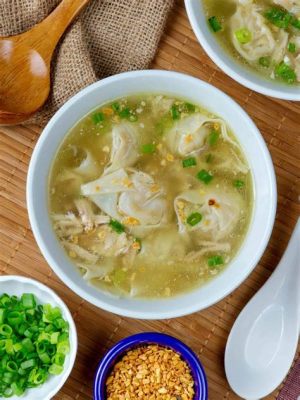  Pancit Molo: A Soupy Symphony of Seafood Flavors and Pillowy Noodles!