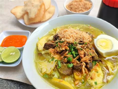  Soto Ayam Lamongan: A Tangy Aromatic Symphony that Explodes on Your Tongue!