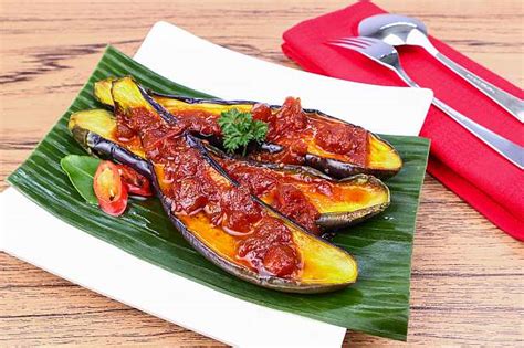 Spicy and Savory Delight: A Deep Dive into Palembang's Pempek