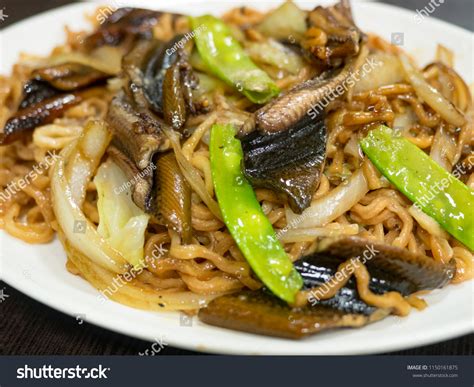   Spicy Fried Eel Noodles! An Umami-Packed Delight Infused With Aromatic Chili Oil 