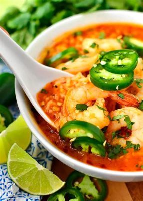  Spicy Seafood Soup - A Culinary Fusion of Aromatic Broth and Refreshing Ocean Flavors?