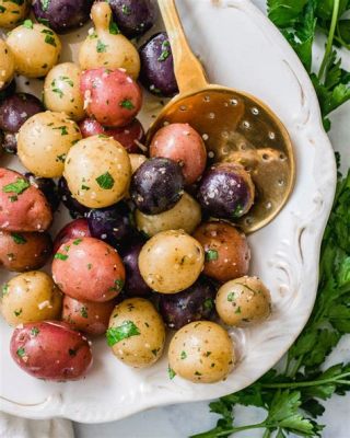  Spicy Steamed Potatoes: An Umami-Packed Explosion of Savory Delight and Refreshing Heat!