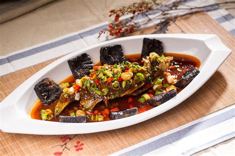  Stinky Mandarin Fish: Can Sweet and Sour Embrace Aromatic Fermented Delights?