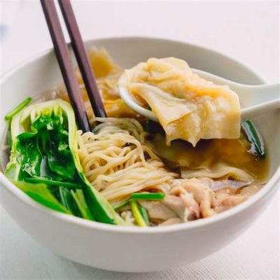  Wonton Noodle Soup: A Symphony of Tender Dumplings and Soul-Satisfying Broth?